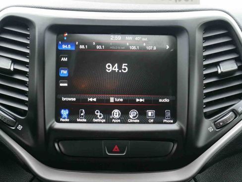 Used 2018 Jeep Cherokee Latitude Plus image 5