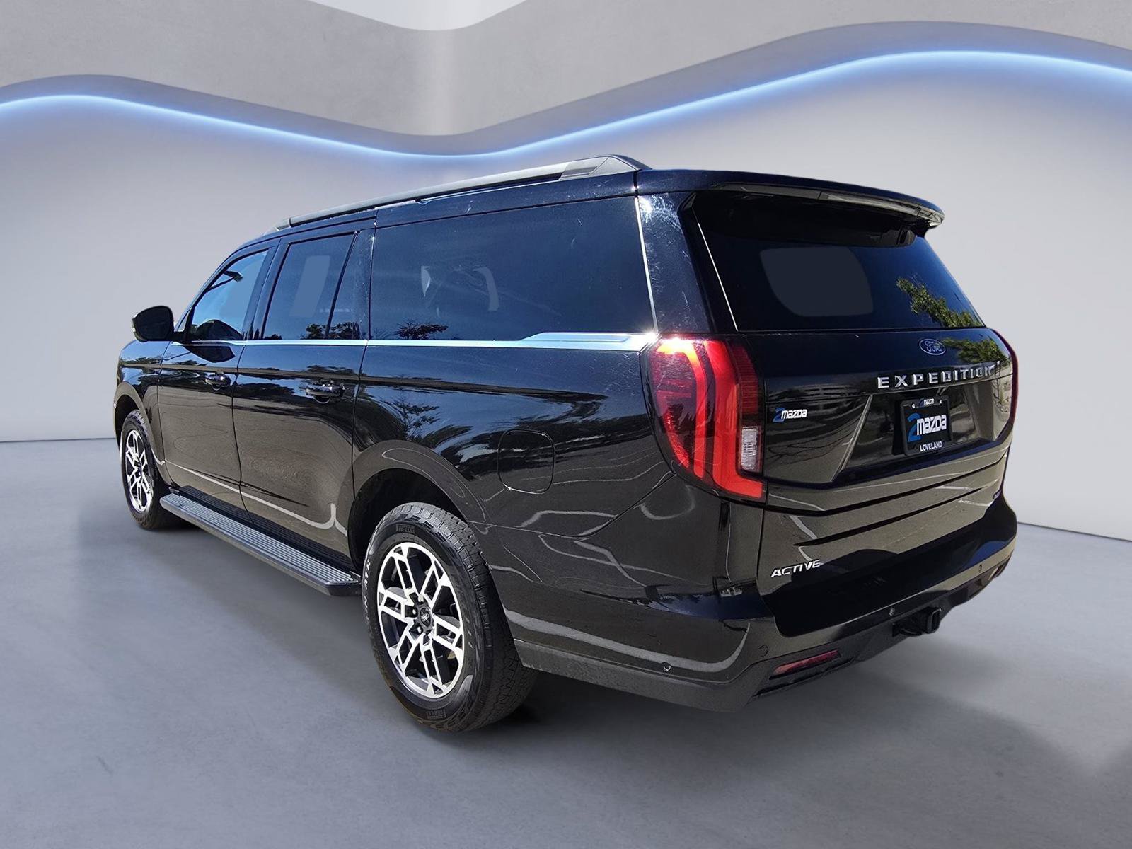 Used 2025 Ford Expedition Max Active AWD/4WD image 3