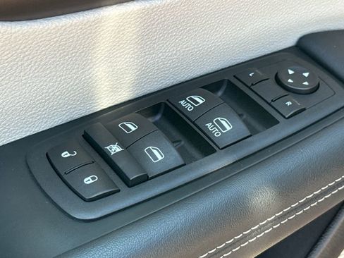 Used 2023 Chrysler Voyager LX image 20