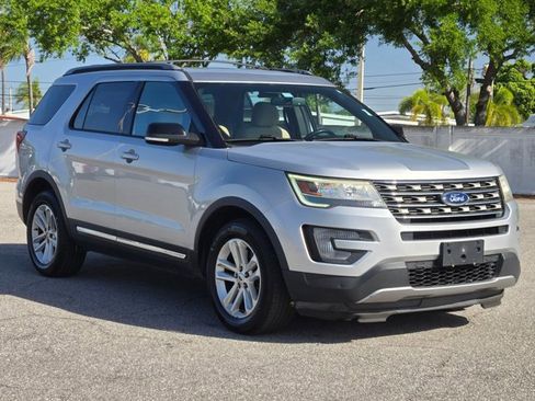 Used 2017 Ford Explorer XLT w/ Equipment Group 201A image 3