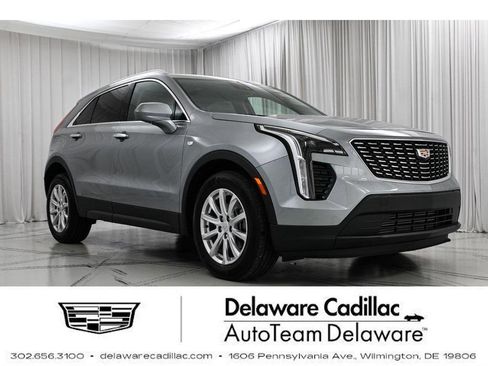 Used 2023 Cadillac XT4 Luxury w/ Cold Weather Package FWD image 1