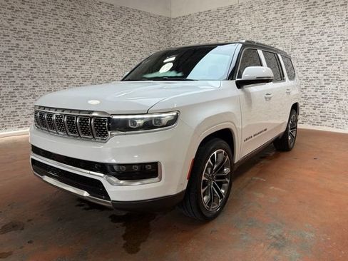 Used 2022 Jeep Grand Wagoneer Series III AWD/4WD image 3