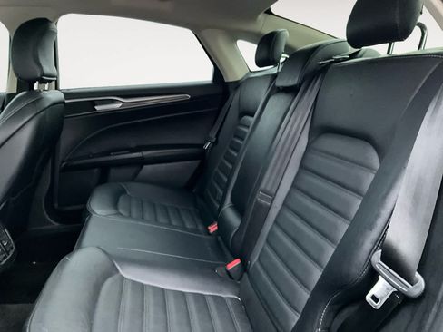 Used 2018 Ford Fusion SE w/ Fusion SE Technology Package FWD image 13