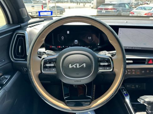 Used 2024 Kia Sorento SX Prestige w/ Olive Brown Leather Package AWD/4WD image 9