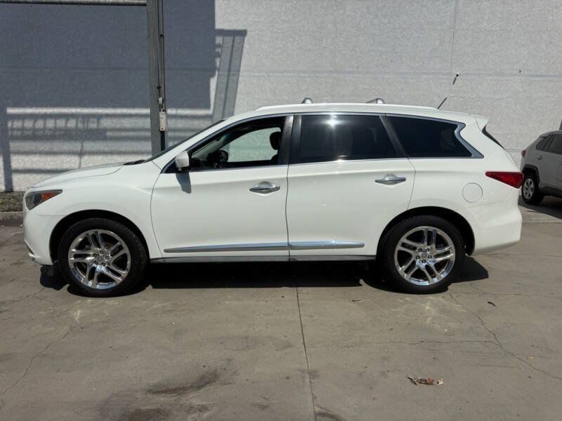 Used 2013 INFINITI JX35 AWD w/ Premium Pkg image 4