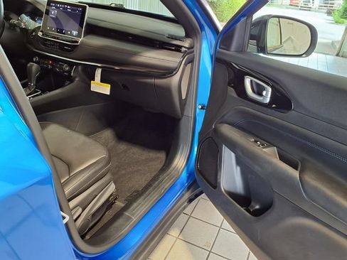 Used 2026 Jeep Compass Limited AWD/4WD image 25