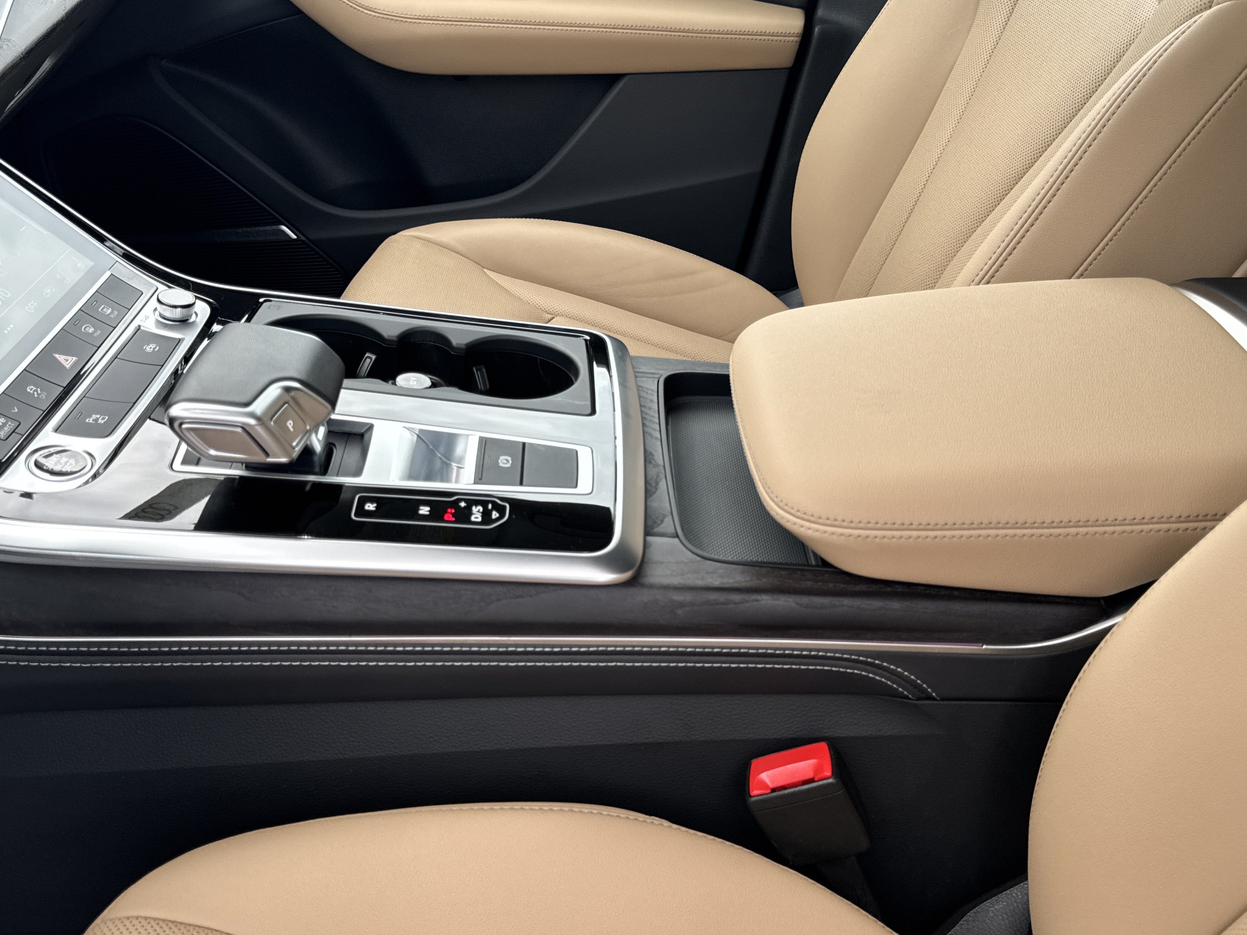 Certified 2025 Audi Q8 Premium Plus AWD/4WD image 24