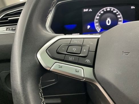 Used 2022 Volkswagen Tiguan SE image 18