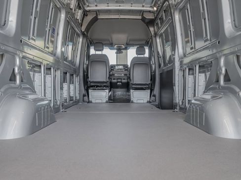 Used 2025 Mercedes-Benz Sprinter 2500 image 35