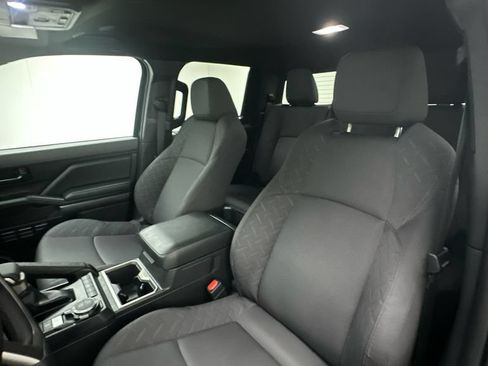 Used 2025 Toyota Tacoma SR5 AWD/4WD image 9
