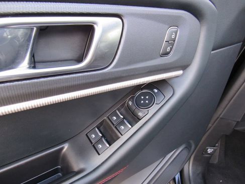 Used 2025 Ford Explorer ST-Line AWD/4WD image 24