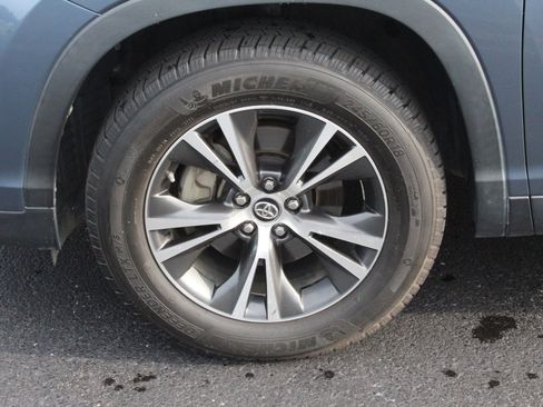 Used 2019 Toyota Highlander LE FWD image 10