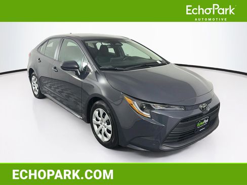 Used 2025 Toyota Corolla LE FWD image 1