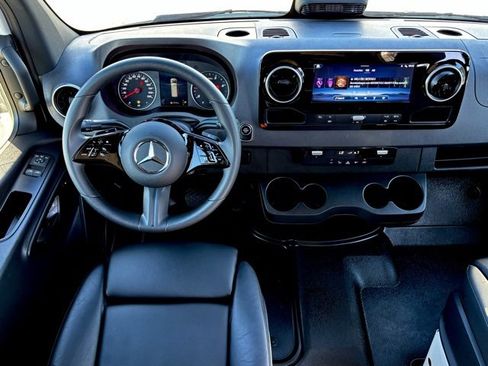 Used 2025 Mercedes-Benz Sprinter 2500 image 20