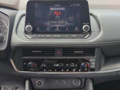 Used 2023 Nissan Rogue SV w/ SV Premium B Package image 11