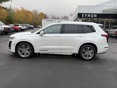 Used 2024 Cadillac XT6 Premium Luxury image 2