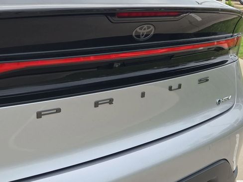 Used 2024 Toyota Prius LE FWD image 11