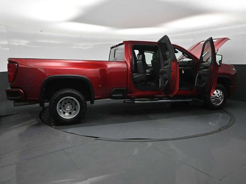 Used 2024 Chevrolet Silverado 3500 High Country w/ Technology Package image 36