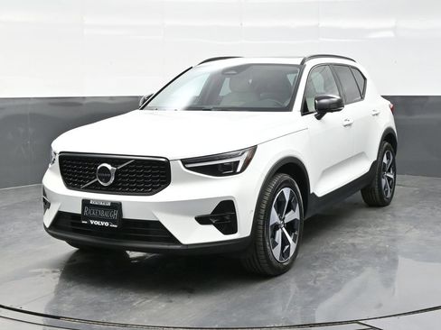 Certified 2026 Volvo XC40 B5 Plus w/ Protection Package Premier AWD/4WD image 2