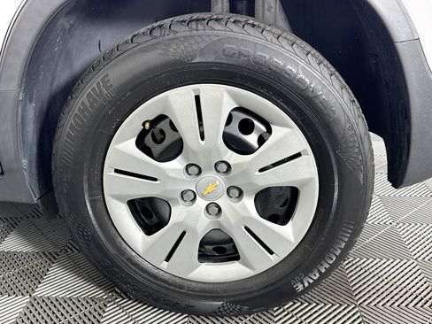 Used 2017 Chevrolet Trax LS FWD image 34