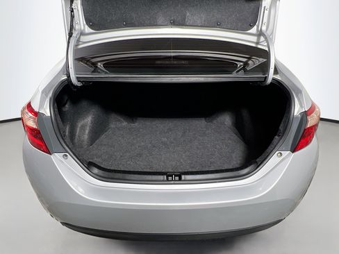 Used 2019 Toyota Corolla LE FWD image 32