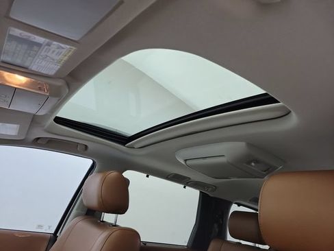 Used 2018 Toyota Sequoia Platinum RWD image 17
