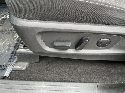 Used 2025 Nissan Pathfinder SV image 22