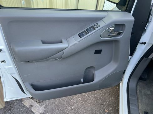 Used 2014 Nissan Frontier SV w/ SV Value Truck Package RWD image 7