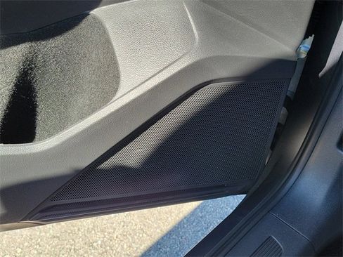 Used 2023 Volkswagen Tiguan SE image 30