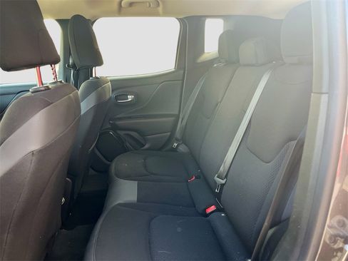 Used 2019 Jeep Renegade Altitude w/ Quick Order Package 2XM image 25