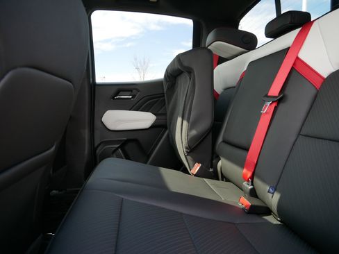 New 2026 GMC Canyon AT4X w/ AT4X AEV Edition AWD/4WD image 5