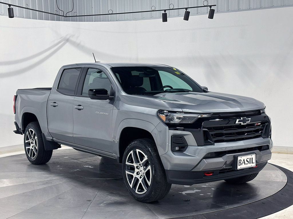 Used 2024 Chevrolet Colorado Z71 w/ Z71 Convenience Package 2 AWD/4WD image 38