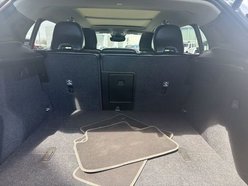 Certified 2025 Volvo XC40 B5 Plus image 5