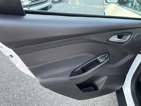 Used 2014 Ford Focus Titanium image 23