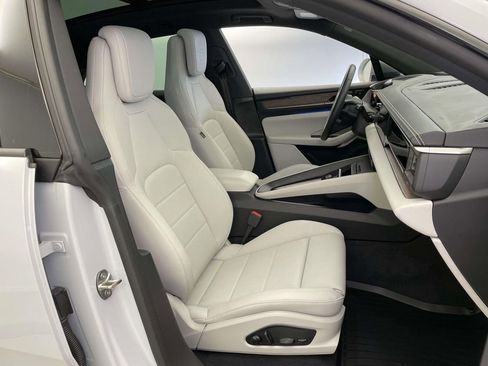 Used 2025 Porsche Macan 4 Electric image 23