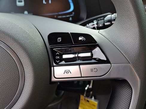 Certified 2024 Hyundai Elantra SE FWD image 23