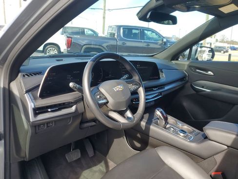 Used 2025 Cadillac XT4 Premium Luxury image 15