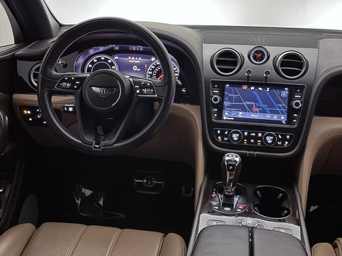 Used 2018 Bentley Bentayga image 32