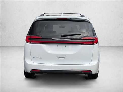 Used 2022 Chrysler Pacifica Touring-L image 7