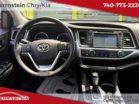 Used 2018 Toyota Highlander XLE FWD image 6