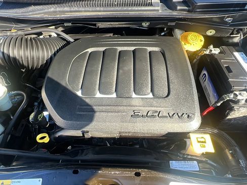 Used 2019 Dodge Grand Caravan SE w/ UConnect Hands-Free Group image 35