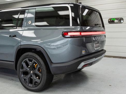 Used 2023 Rivian R1S Adventure image 38