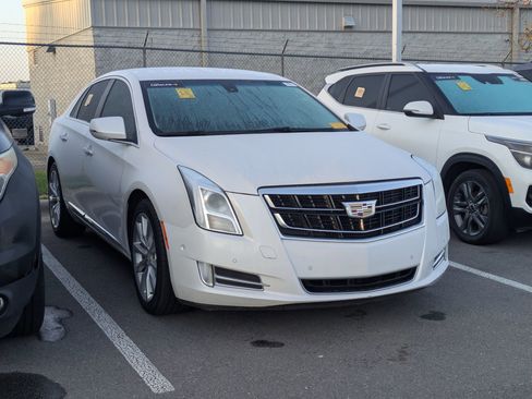 Used 2017 Cadillac XTS Luxury image 2