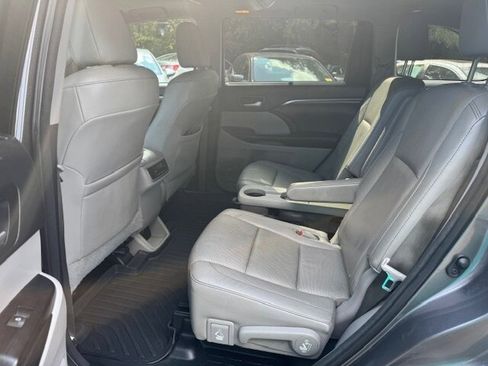 Used 2015 Toyota Highlander Limited image 9