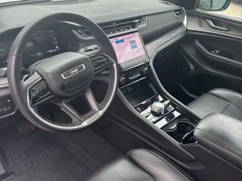 Used 2022 Jeep Grand Cherokee Overland w/ Luxury Tech Group IV image 13