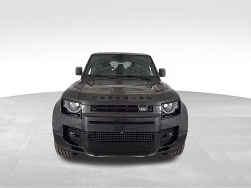 Used 2024 Land Rover Defender 130 V8 image 3