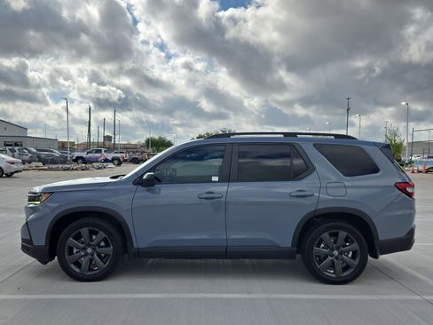 Used 2023 Honda Pilot Sport image 7