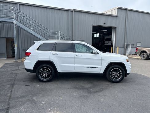 Certified 2019 Jeep Grand Cherokee Limited w/ Luxury Group II AWD/4WD image 2