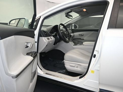 Used 2015 Toyota Venza XLE FWD image 10