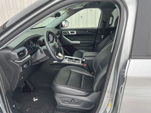 Used 2023 Ford Explorer XLT w/ Equipment Group 202A image 12
